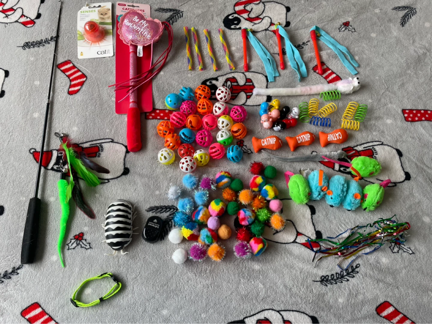 99pc Cat Toys Lot Brand New ⚽️