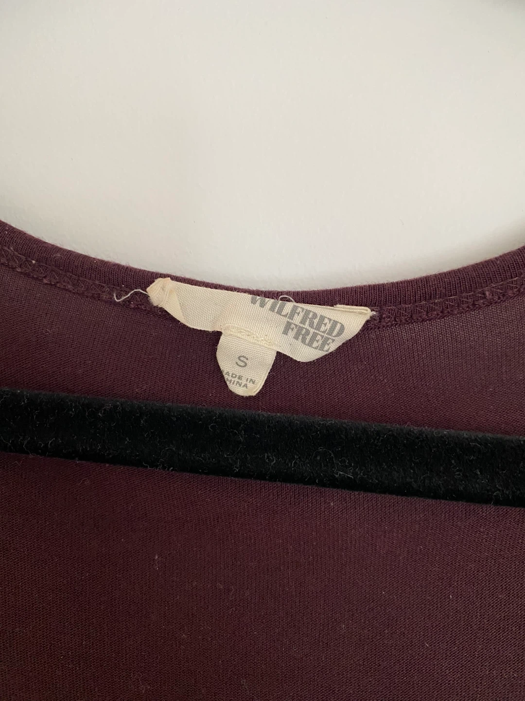 Wilfred Free Burgundy Viscose 3/4 Sleeve Top Size S ⚽️ - photo 2