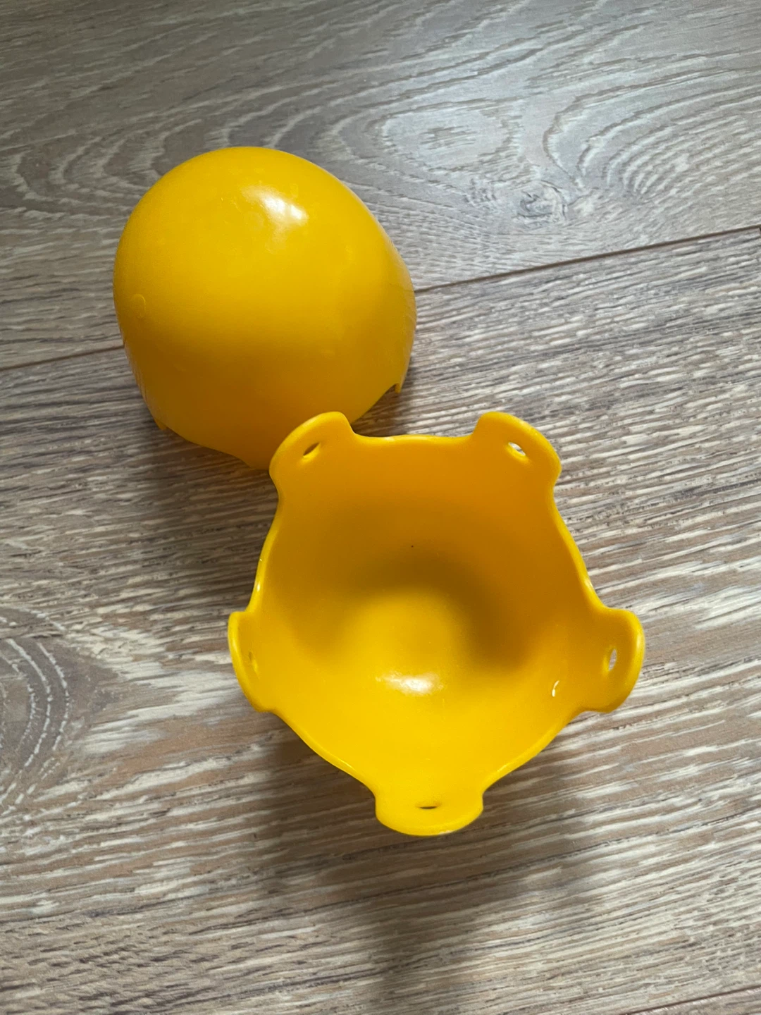 Yellow Egg Poacher ⚽️