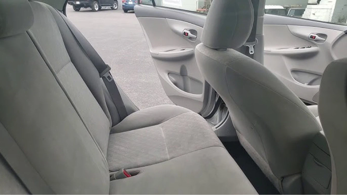 Silver 2009 Toyota Corolla LE Sedan - photo 2