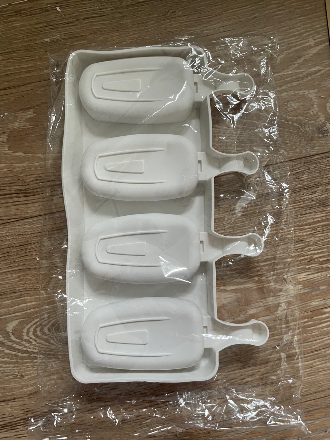 White 4-Cavity Popsicle Mold ⚽️