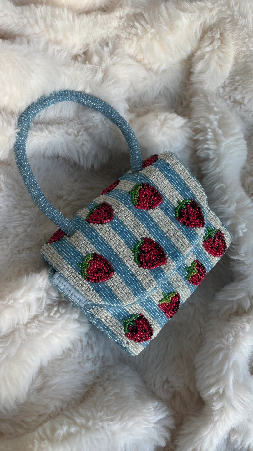 BNWT Beaded Strawberry Top Handle Purse - photo 3