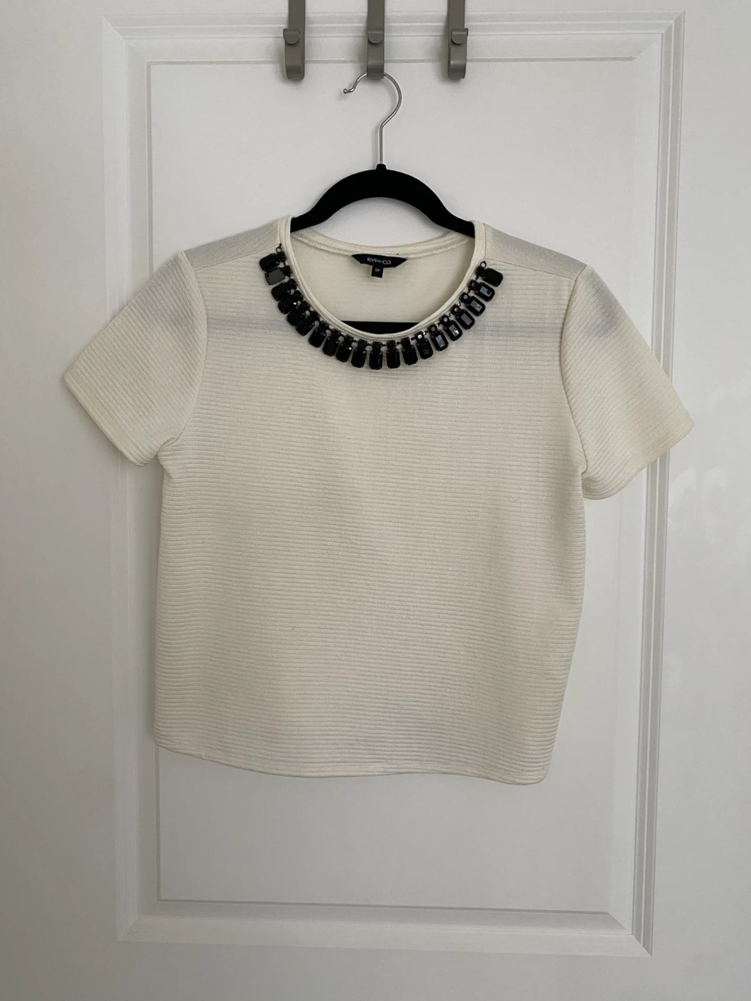 RW & CO. Embellished Cream Top ⚽️