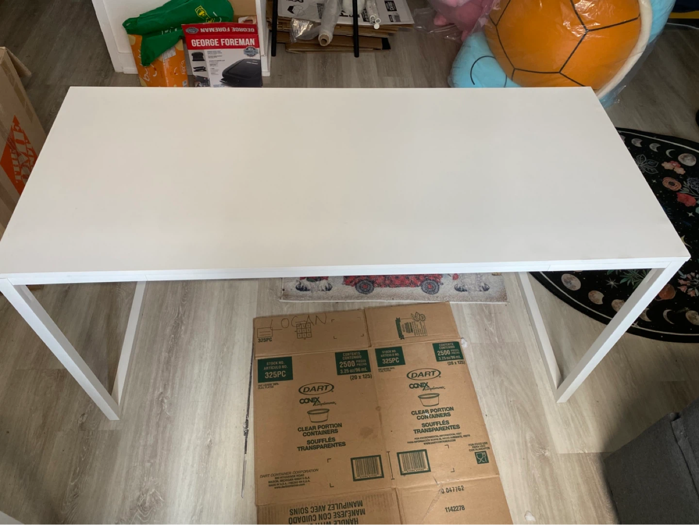 White Computer Desk – Excellent Condition - photo 4