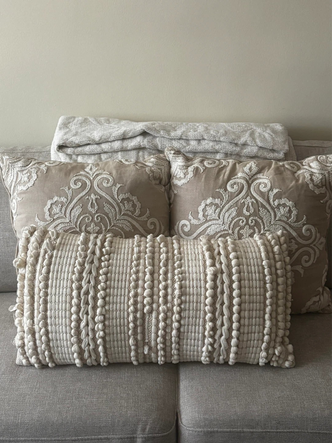 Throw Pillow Set - great condition