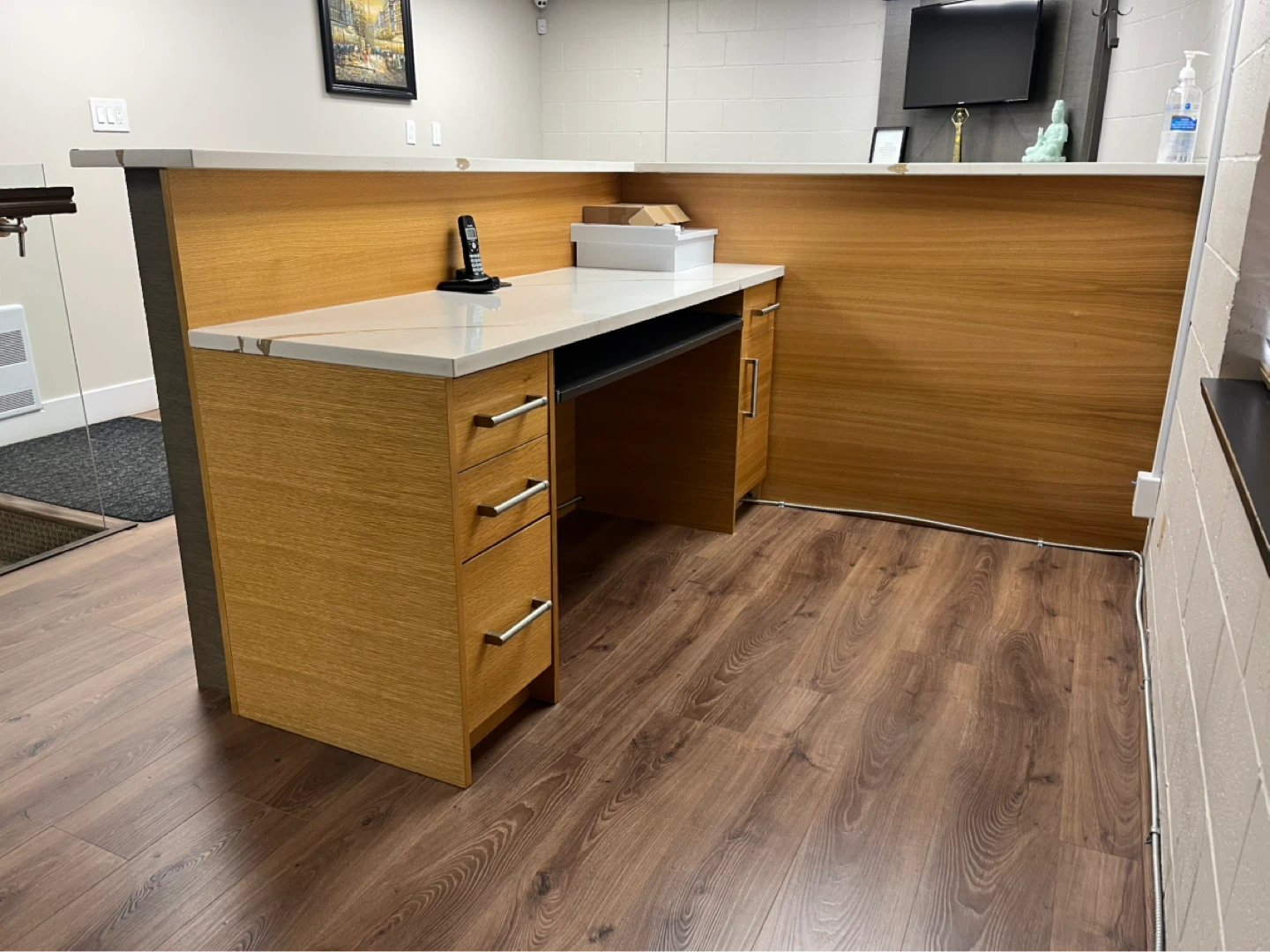 Reception Desk - photo 3