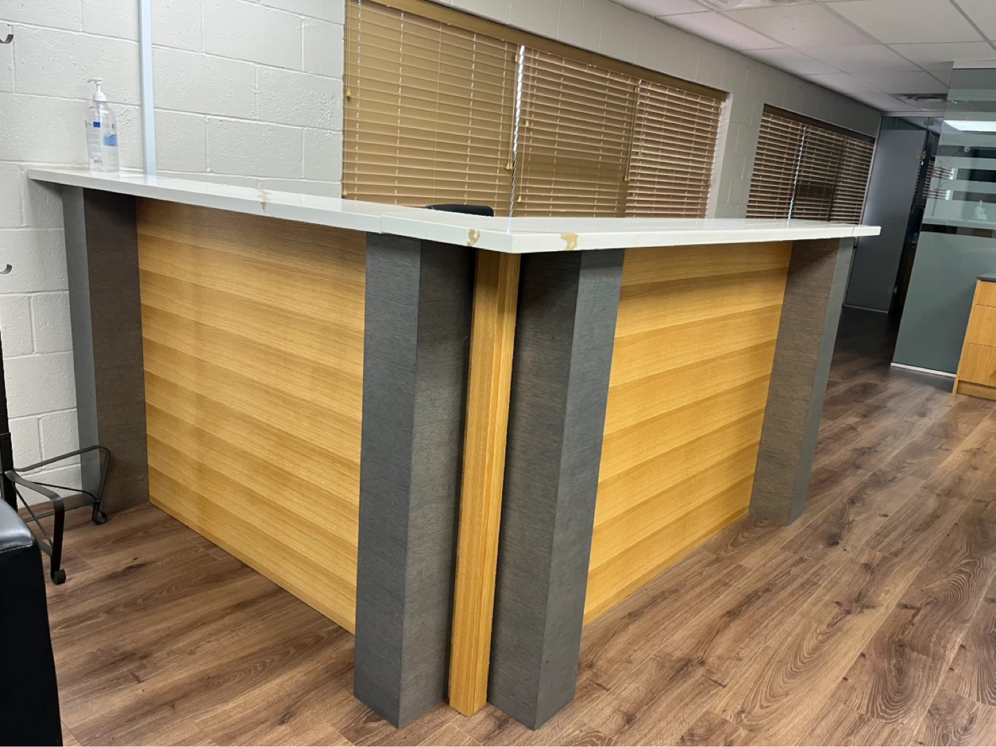 Reception Desk - photo 2