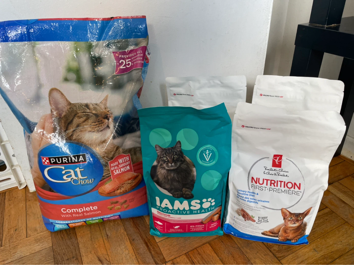 31lbs Brand New Cat Food Lot ⚽️
