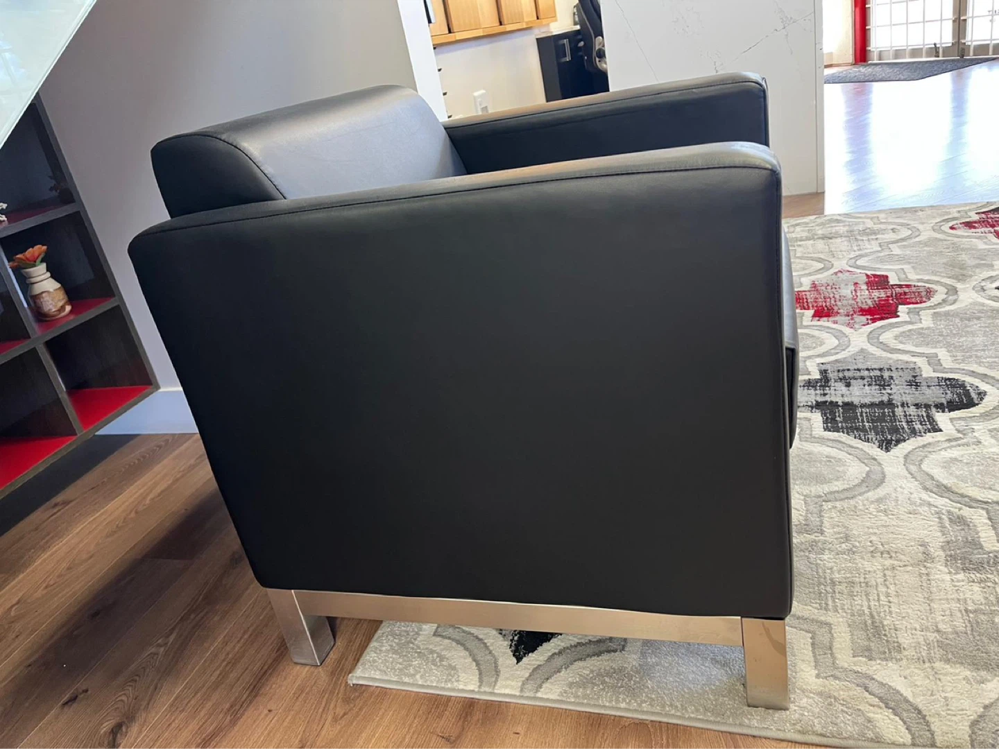Sofa chairs with table - photo 5
