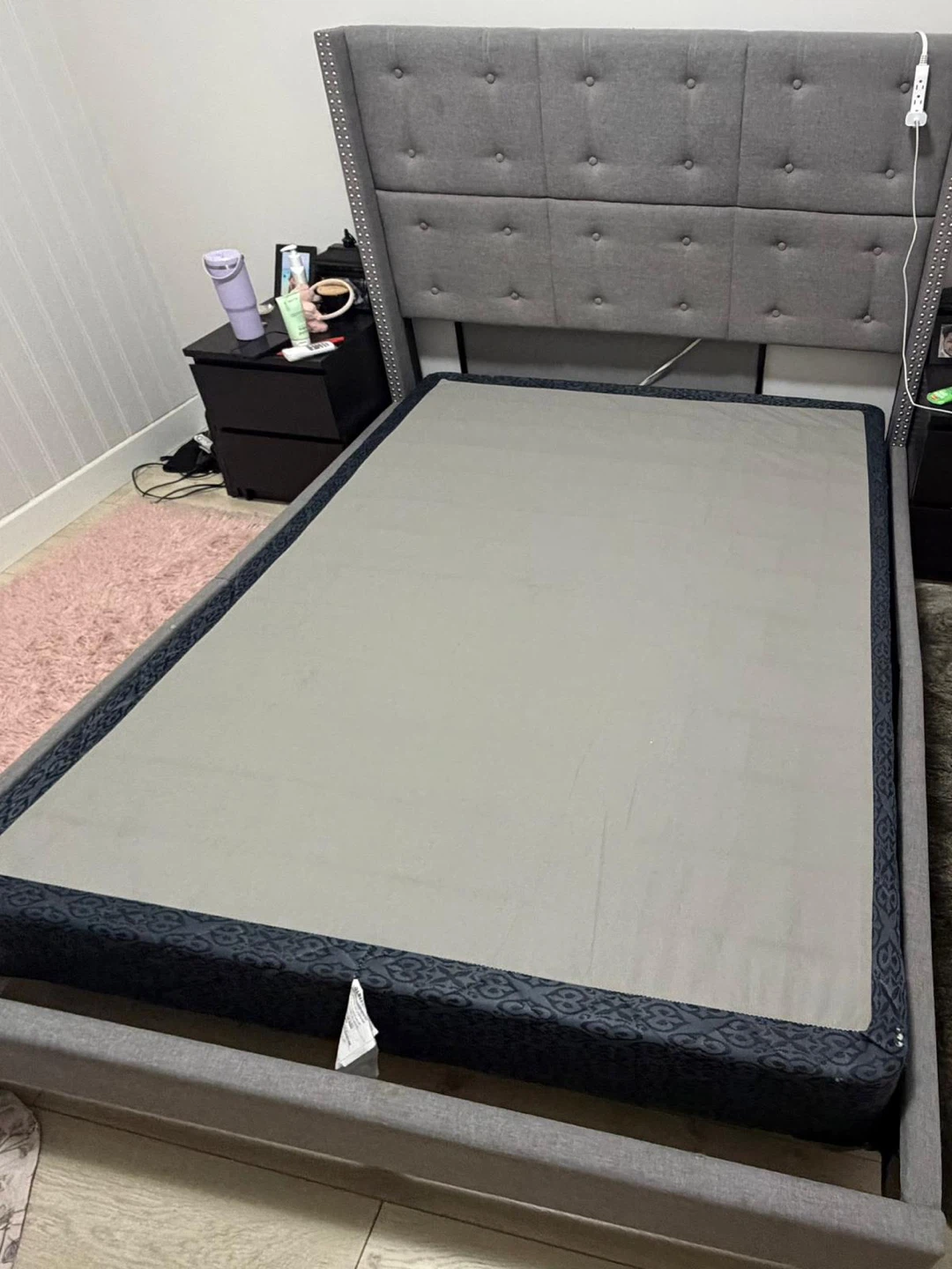 Queen bed with Matress and box spring-Near Metrotown - photo 4