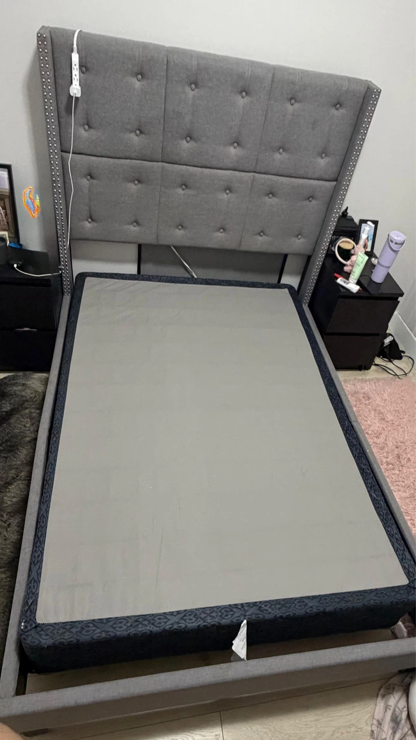 Queen bed with Matress and box spring-Near Metrotown - photo 3