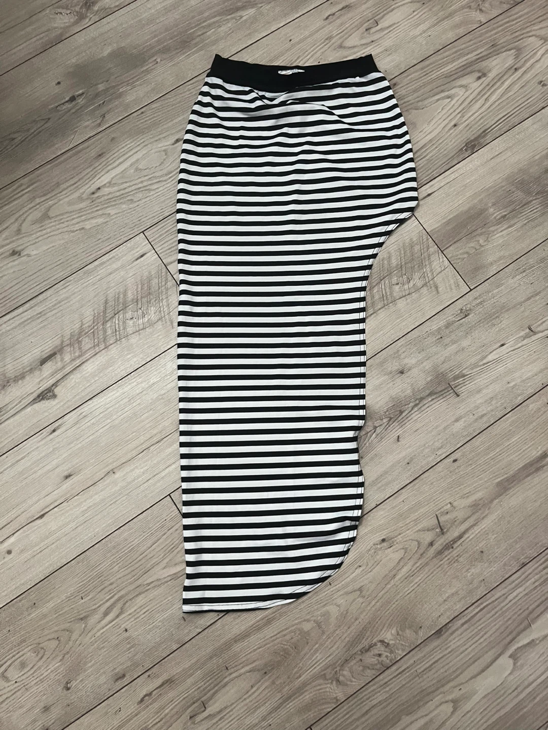 Striped Skirt With Leg Slit ⚽️