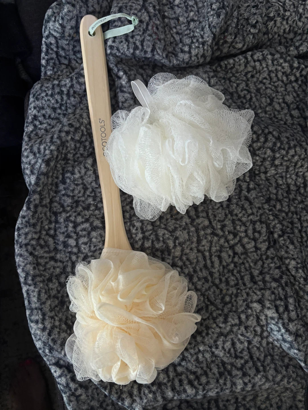 ECO TOOLS Bath Brush and 2 Poufs Set
