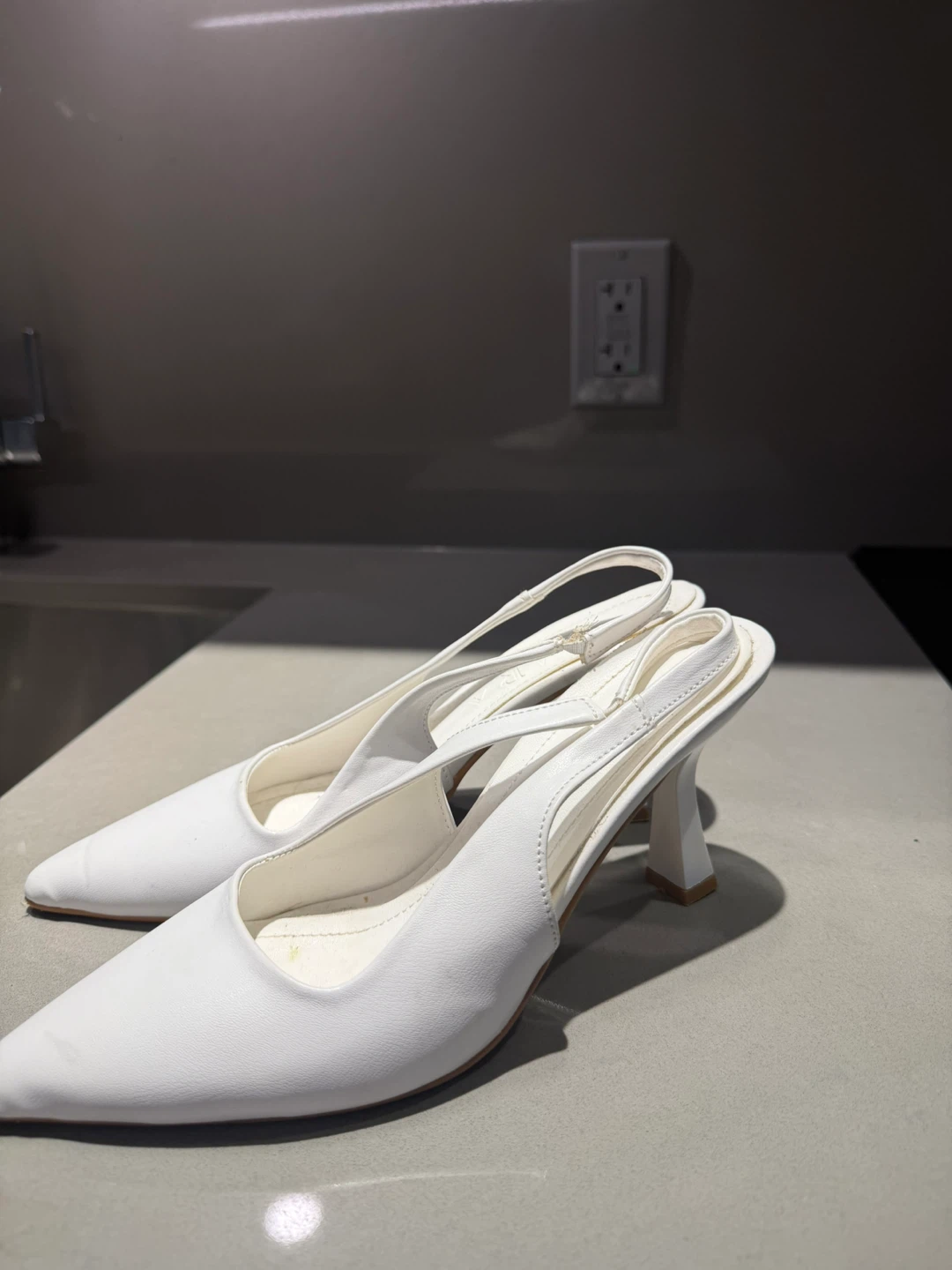 White slingback heels - photo 2