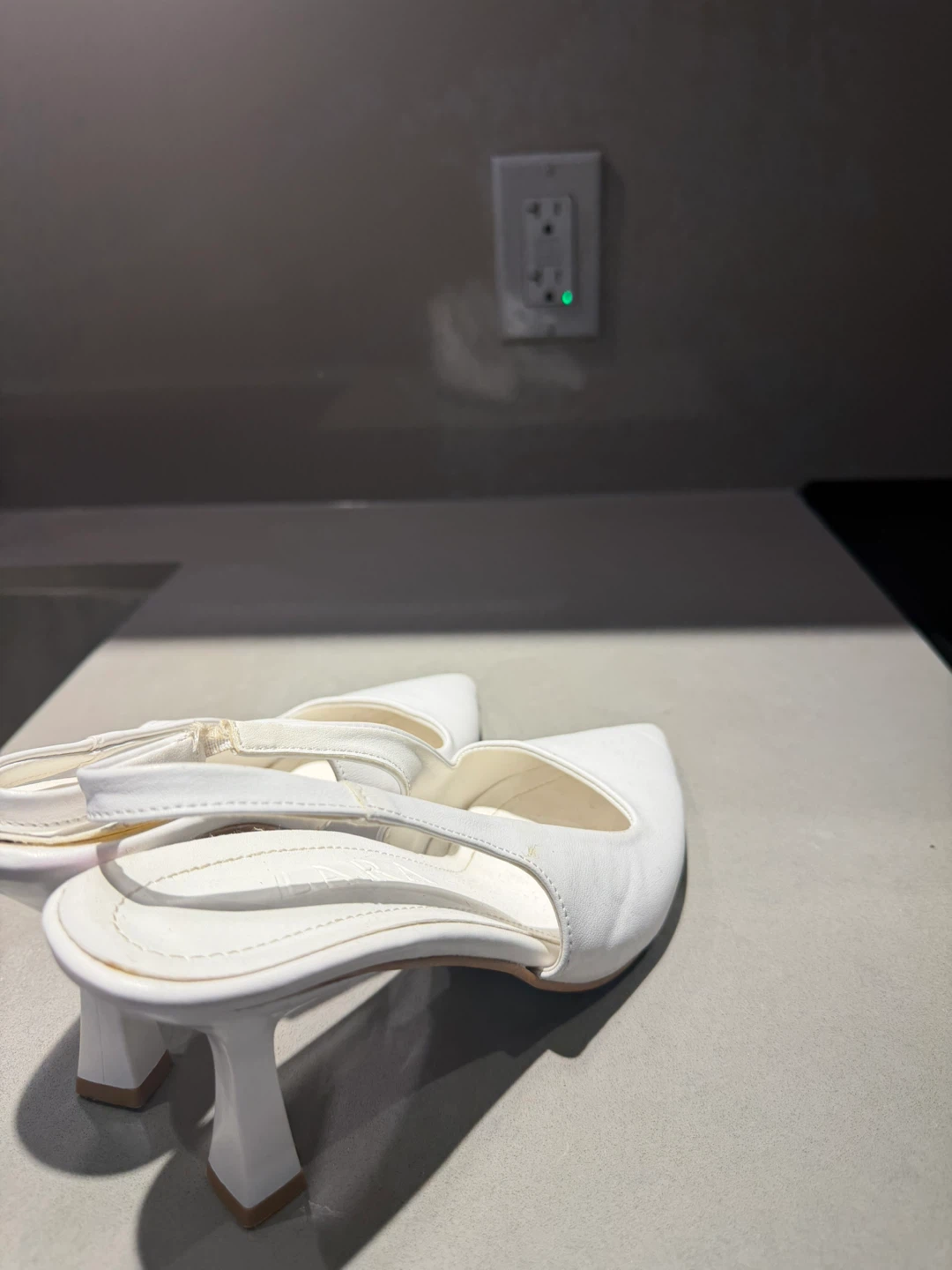 White slingback heels - photo 4