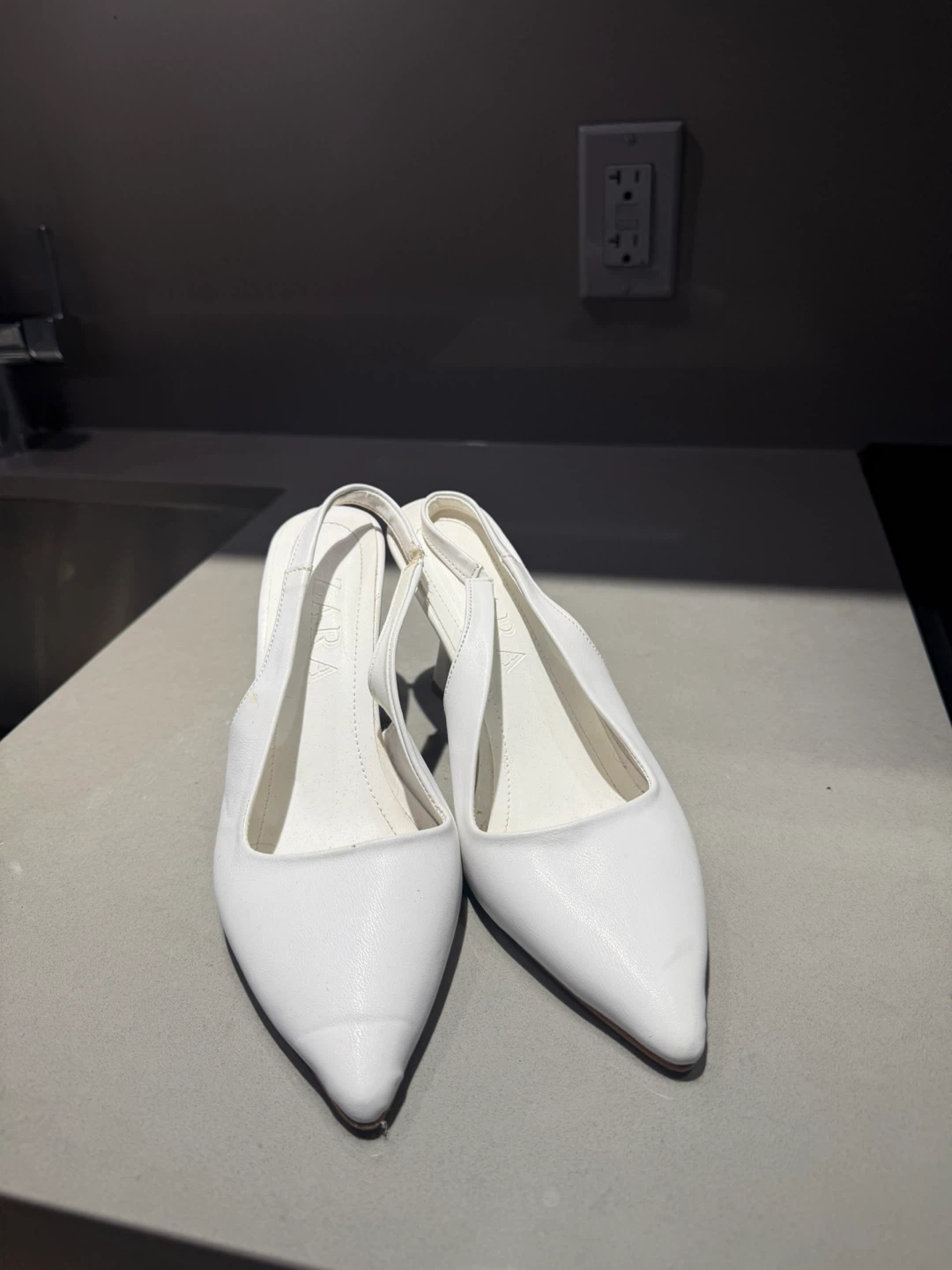 White slingback heels - photo 3