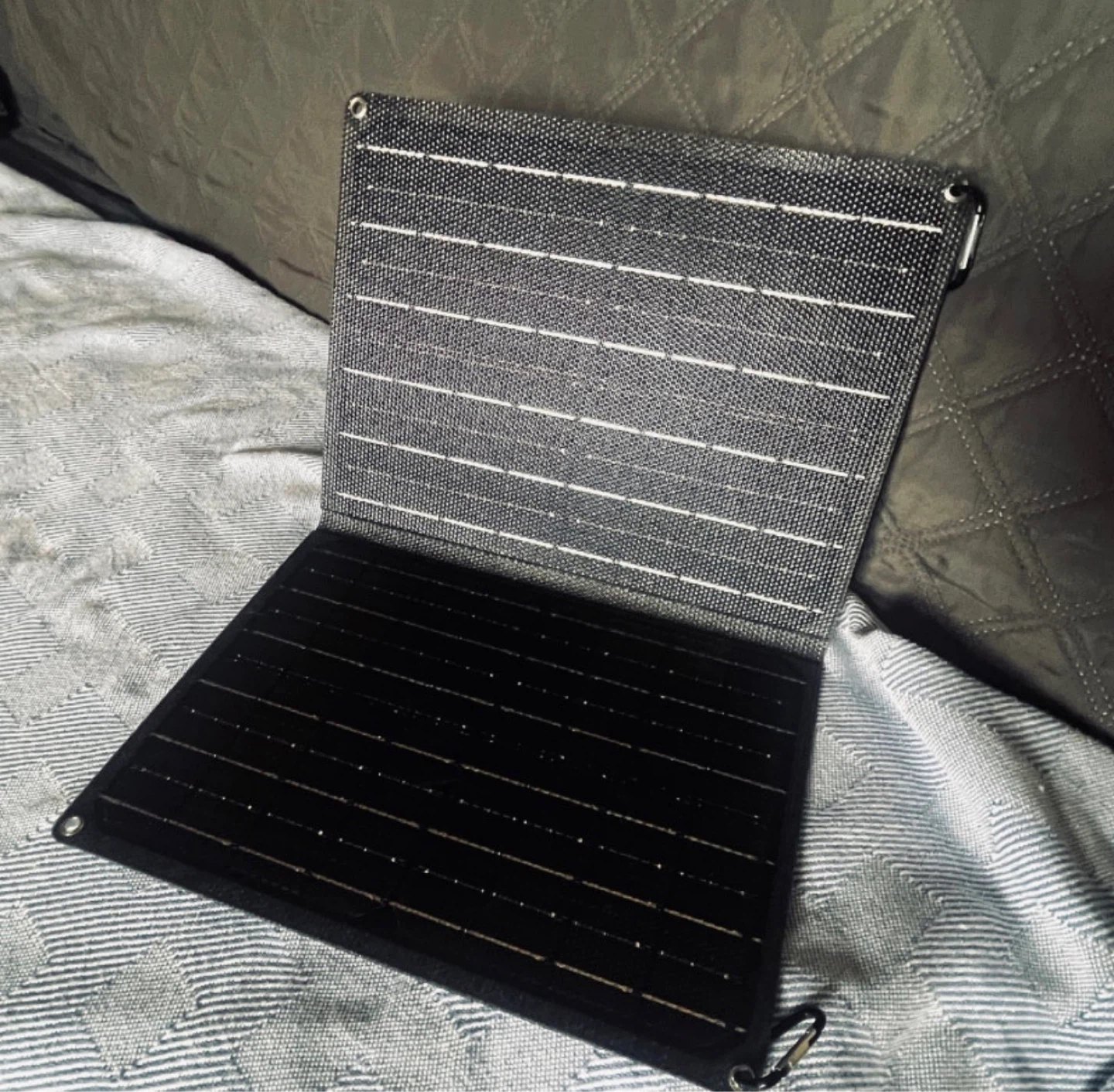 Takki Portable Solar Charger - photo 2