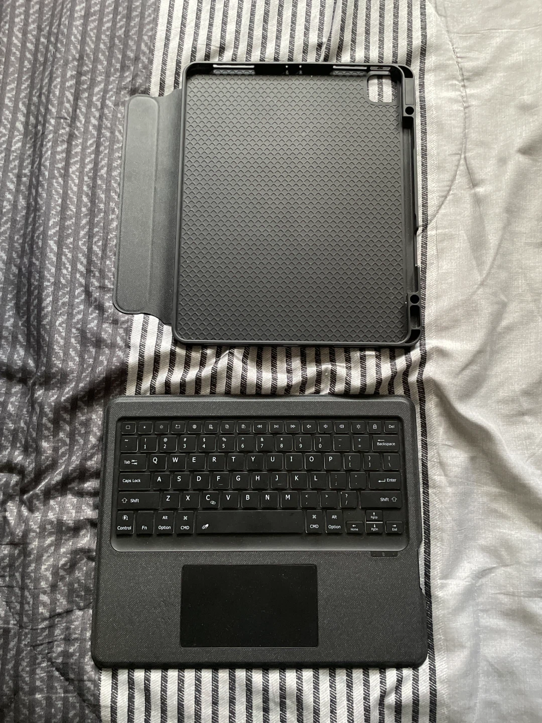 iPad Air M3 13” inch Keyboard Case with Trackpad - photo 2