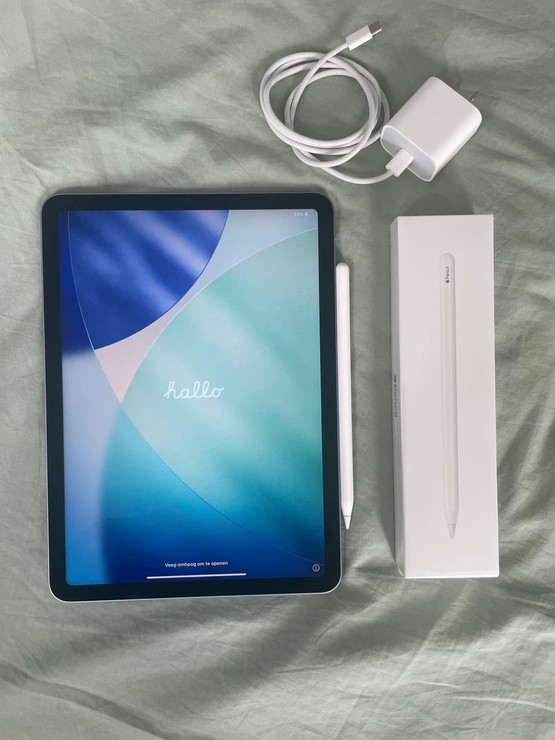 Apple iPad Air (5th Gen) 256GB with 2 Apple Pencil