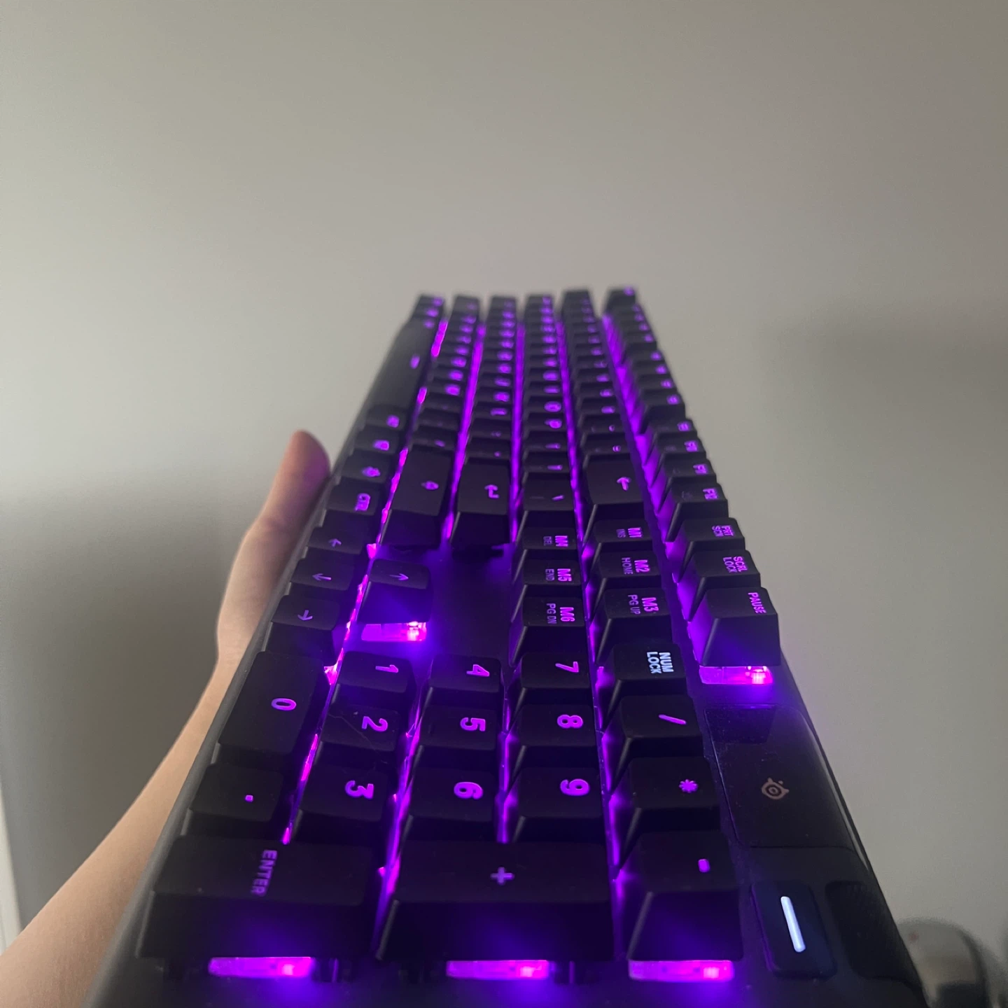 SteelSeries Apex 5 Hybrid Blue - Tactile & Clicky Keyboard