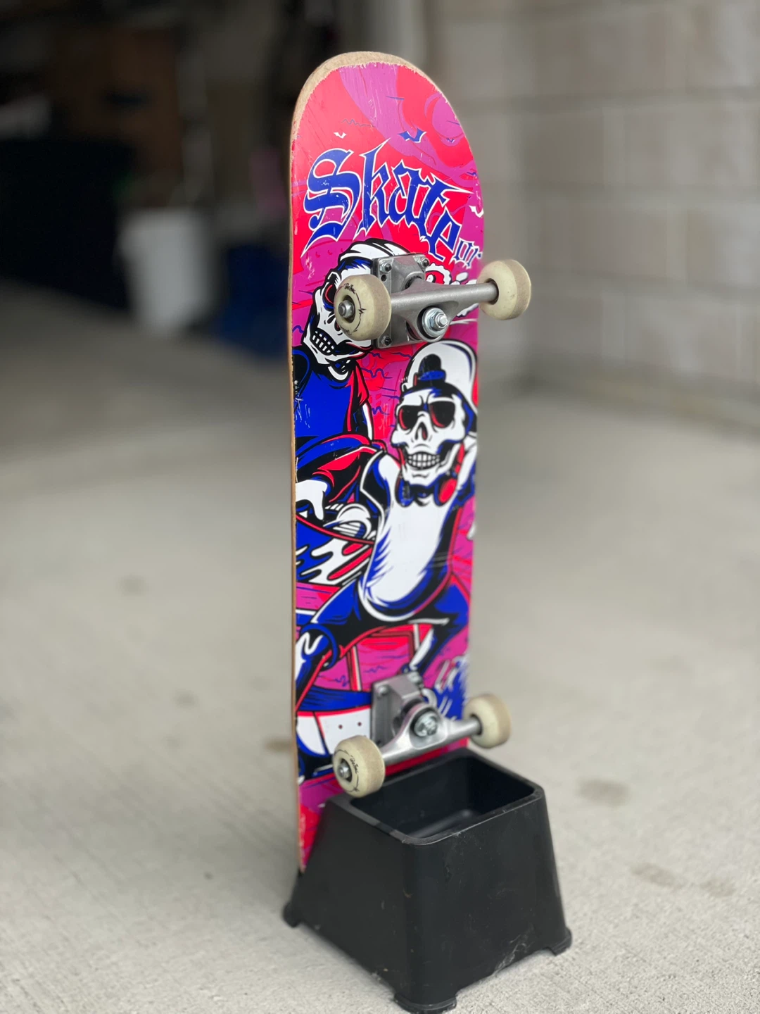⚽️ Beeleev 31”x8” Skate Board w/ Skull Graphics & Parking Block