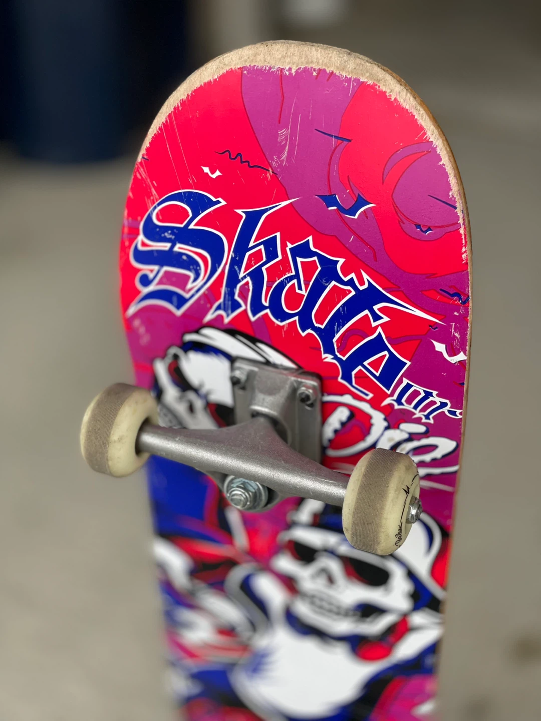 ⚽️ Beeleev 31”x8” Skate Board w/ Skull Graphics & Parking Block - photo 3