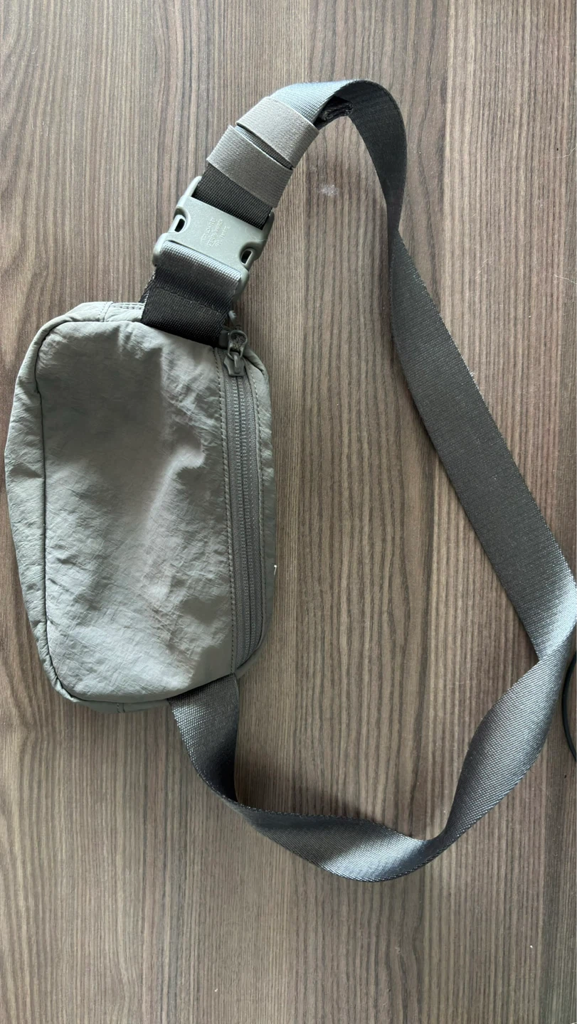 Lululemon Everywhere Belt Bag 1L - photo 2