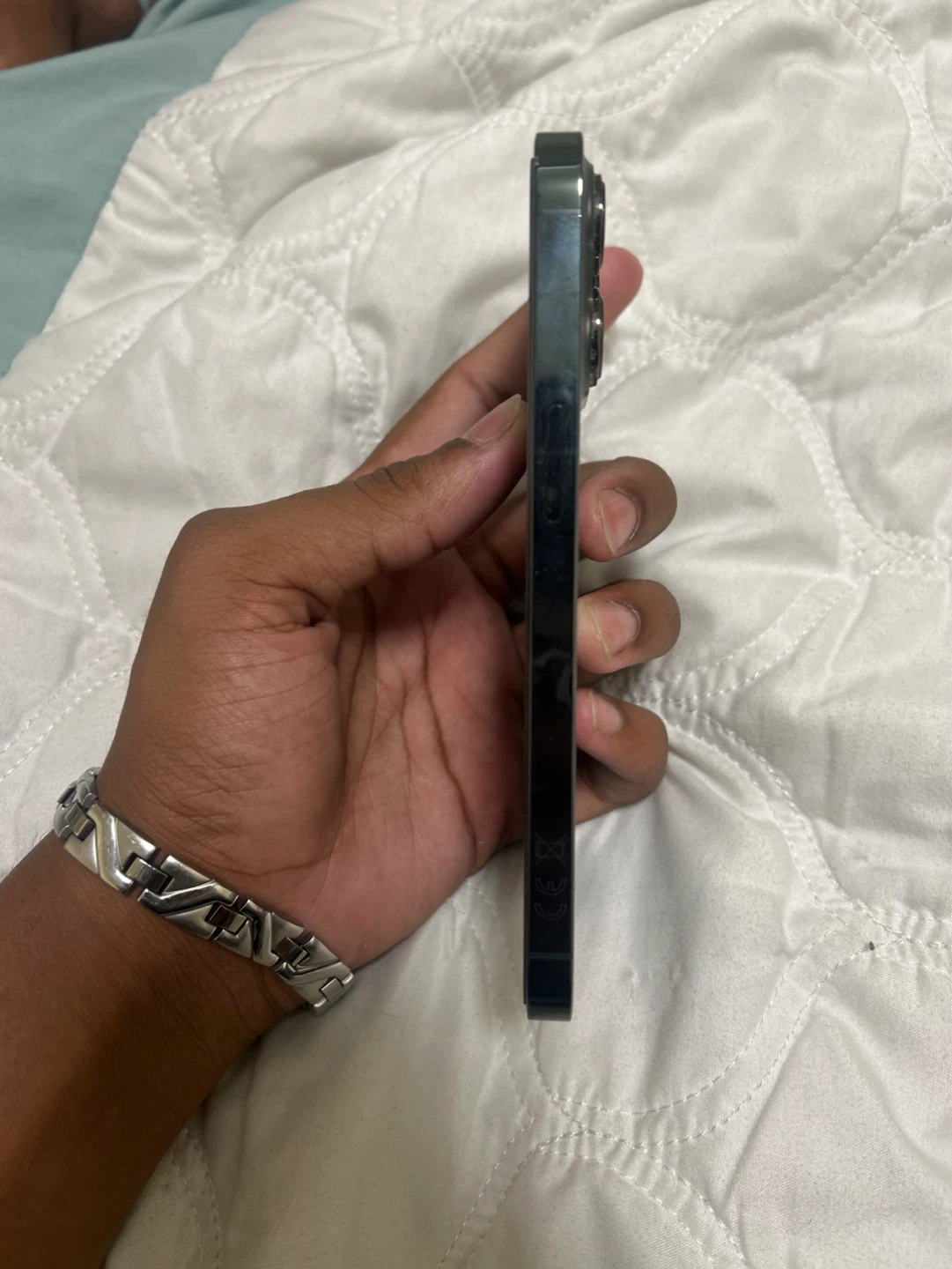 Apple iPhone 13 Pro - photo 2