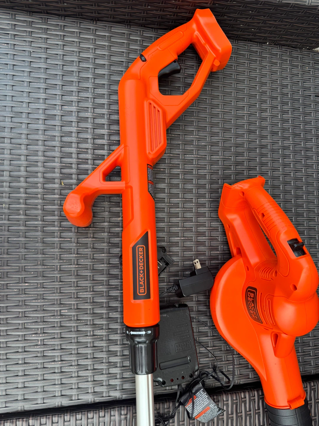 Black+Decker Cordless Leaf Blower and Trimmer Set - photo 4