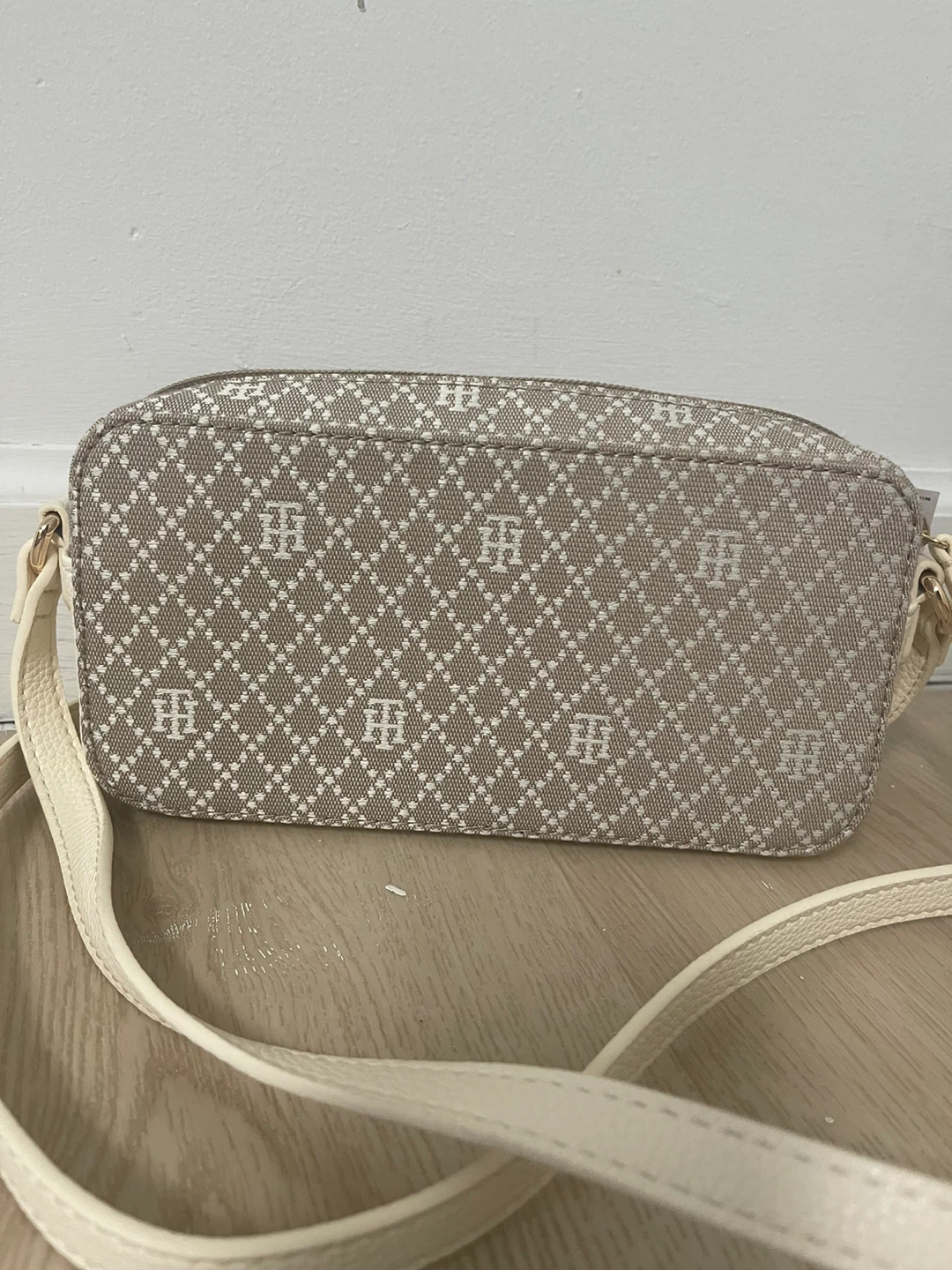 Tommy Hilfiger Monogram Camera Bag - photo 2