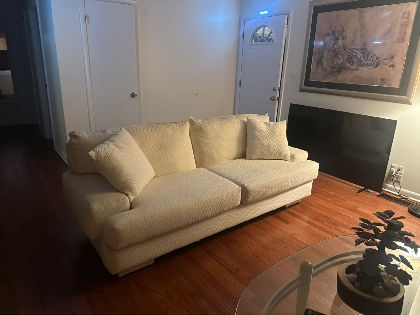 Cream Textured living room - photo 4