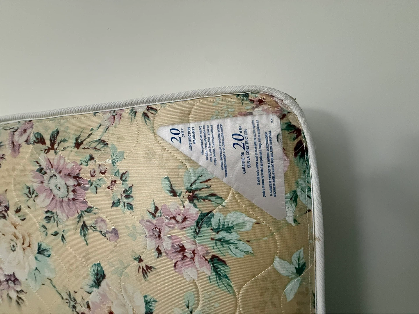 Queen size 14 inch spring mattress - photo 2
