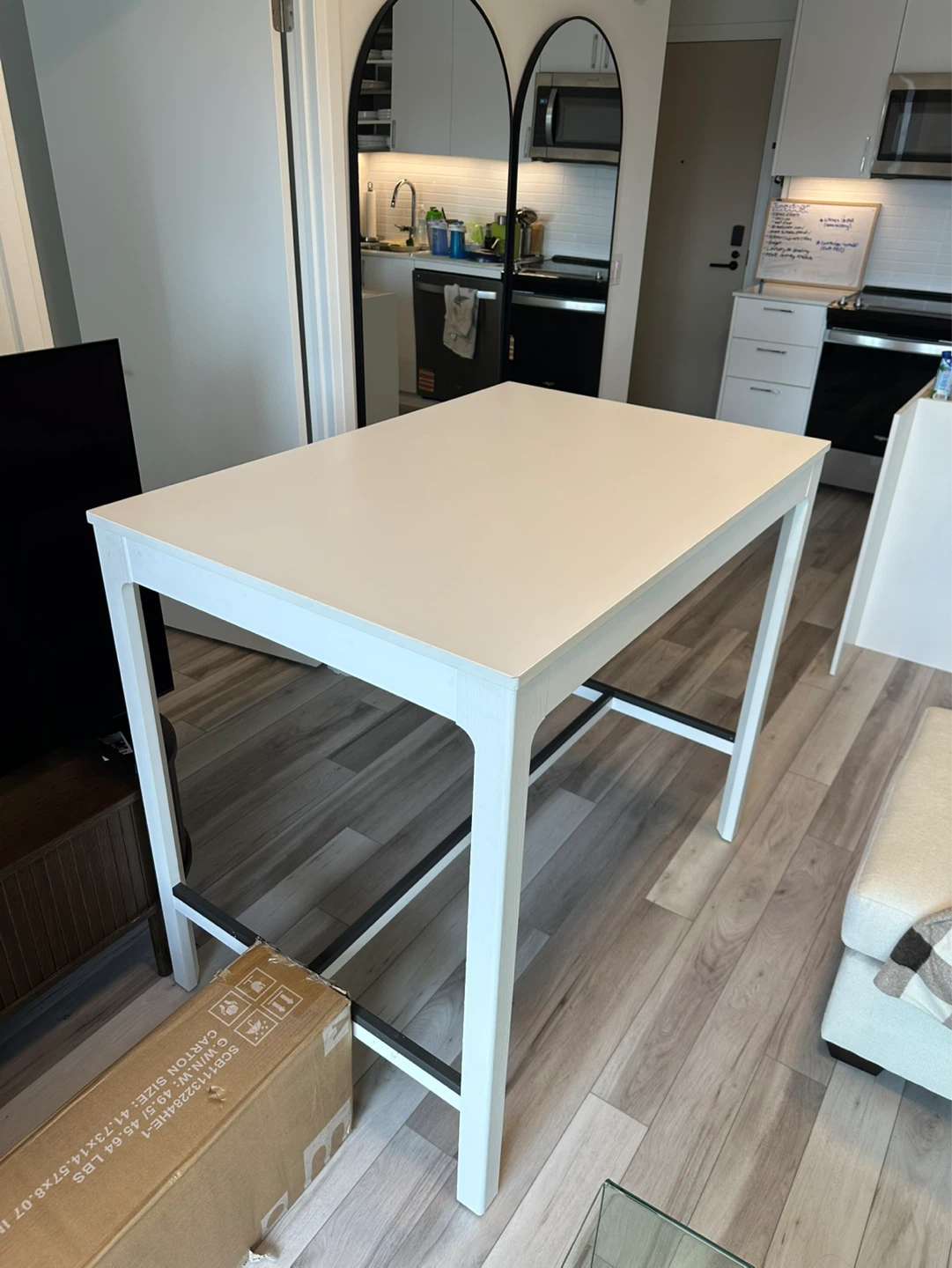 White Bar Table (Ikea) - photo 4