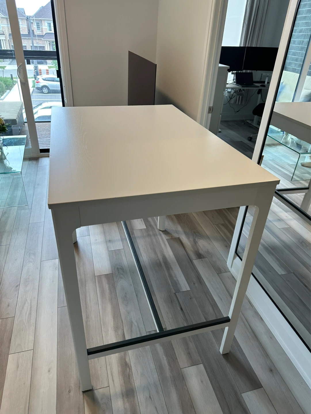 White Bar Table (Ikea) - photo 3