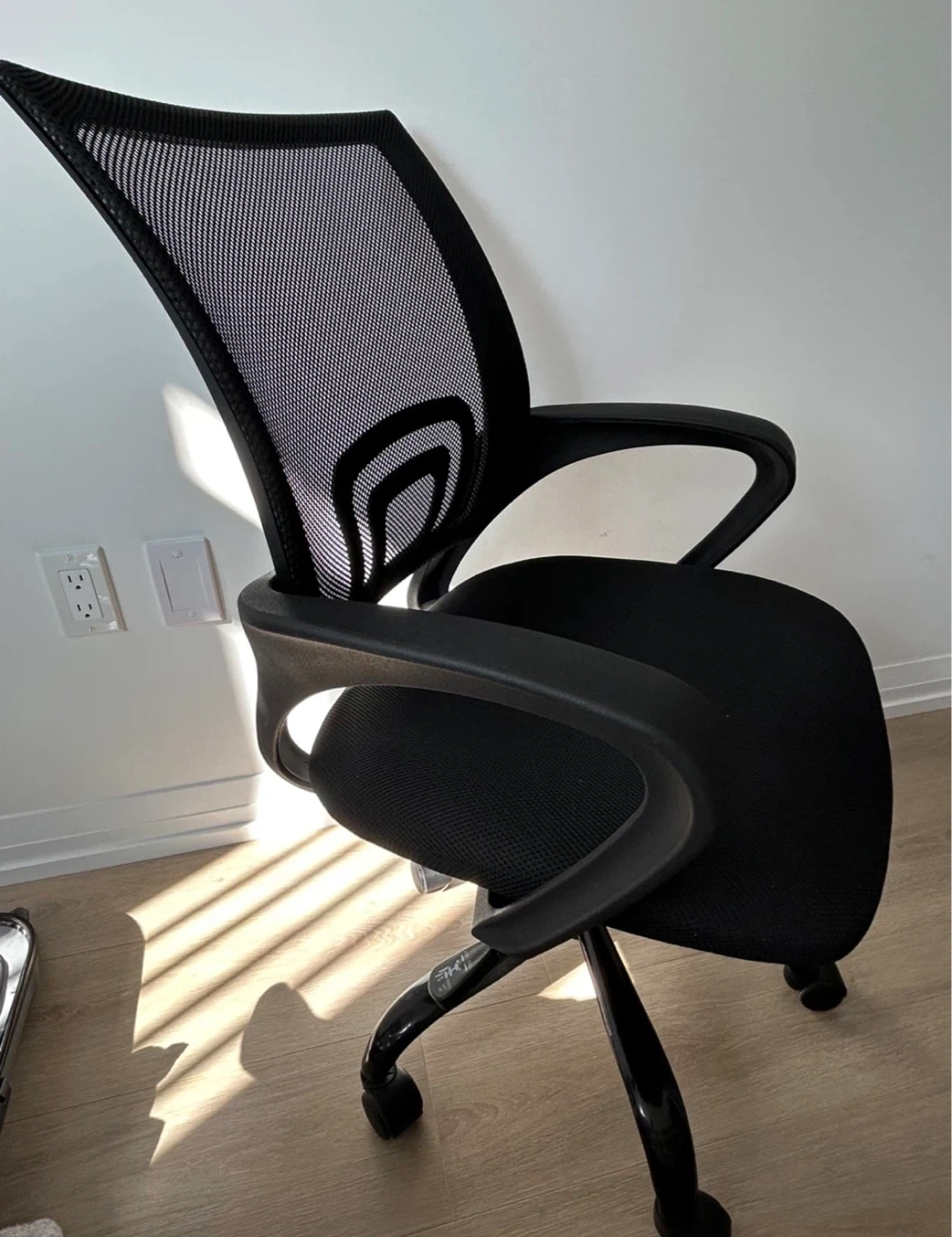 Set of Desk & Black Mesh Office Chair - photo 4
