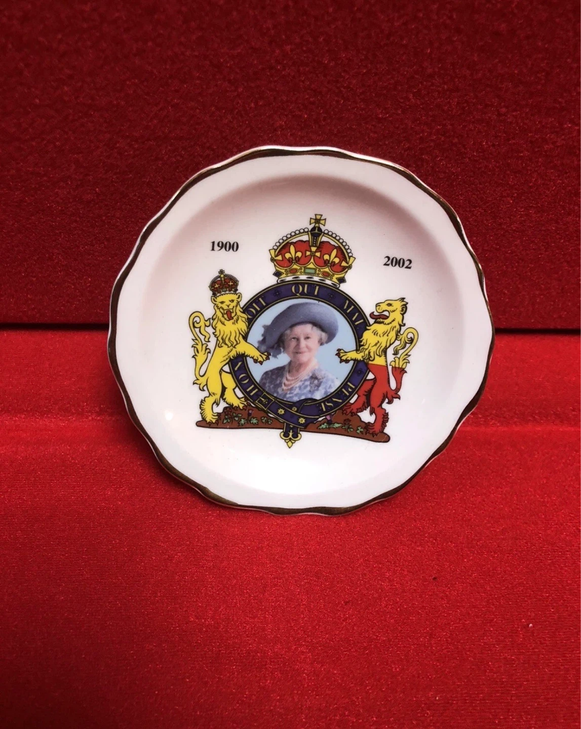 ⚽️Royal Victorian Commemorative Plate - Queen Mother