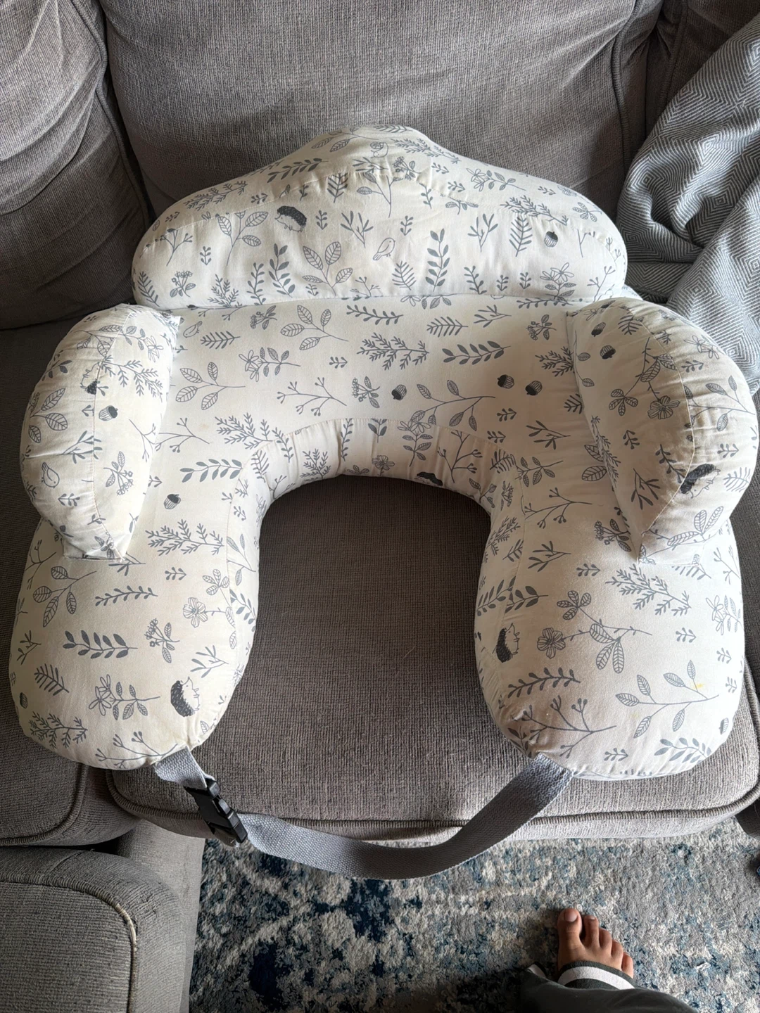 Nursing Pillow with Botanical Print ⚽️