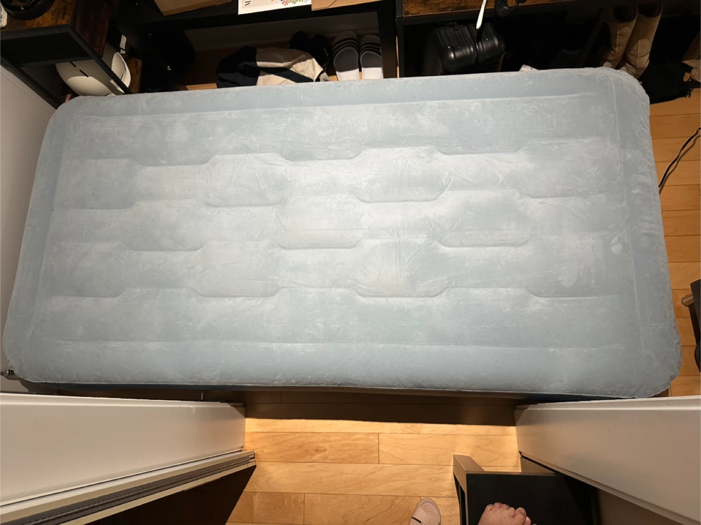 ⚽ Intex Twin Air Mattress with Built-in Pump - photo 2