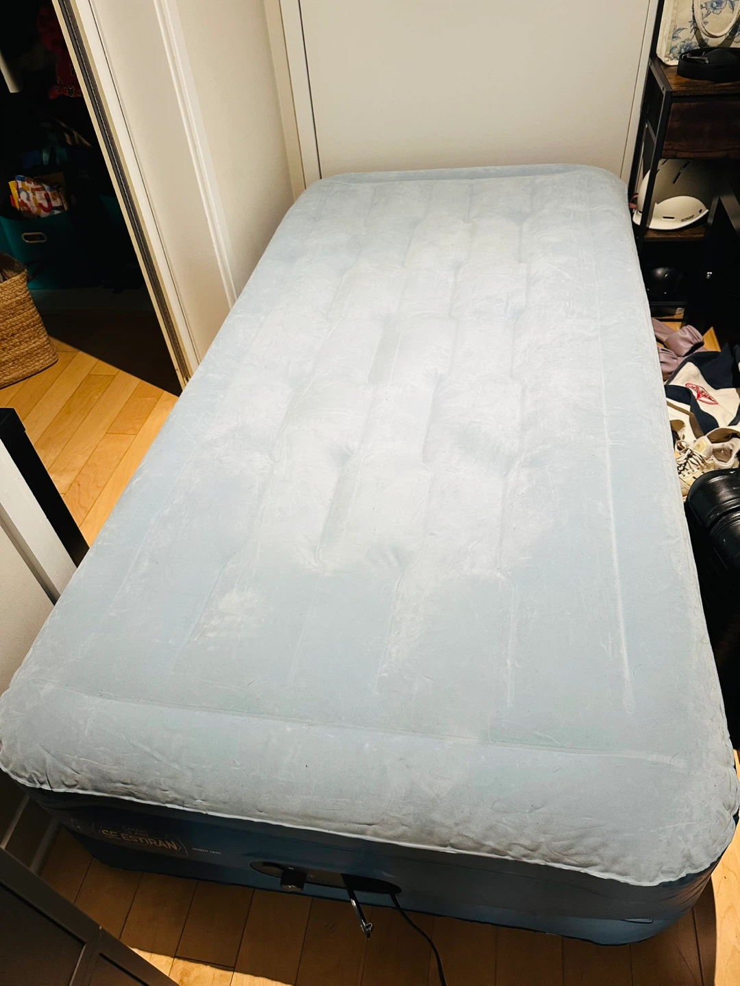 ⚽ Intex Twin Air Mattress with Built-in Pump