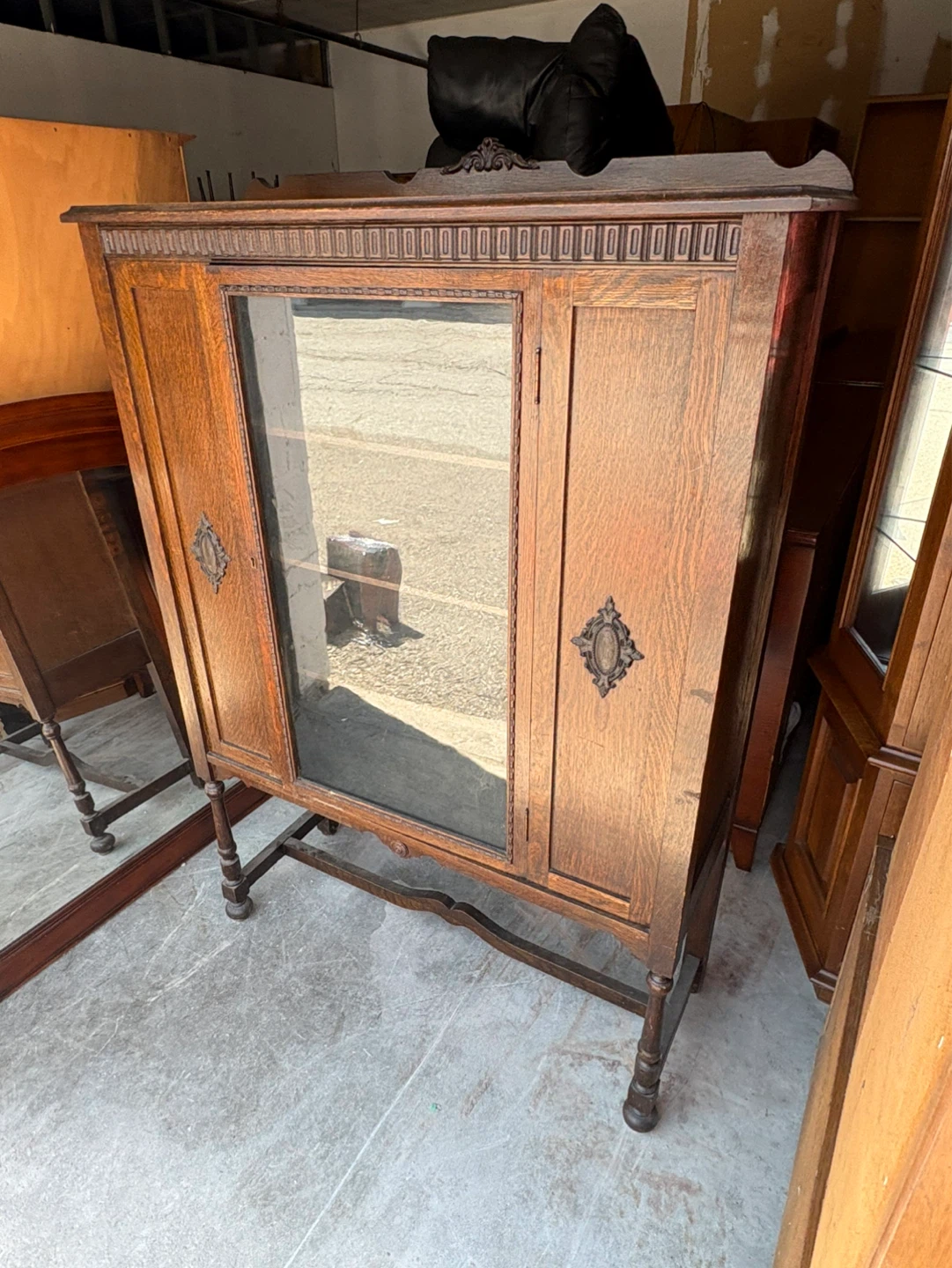 Free delivery Antique Oak Cabinet with Glass Door - photo 5
