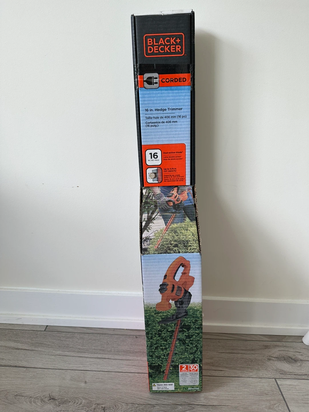 New Black+Decker 16" Corded Hedge Trimmer - photo 2