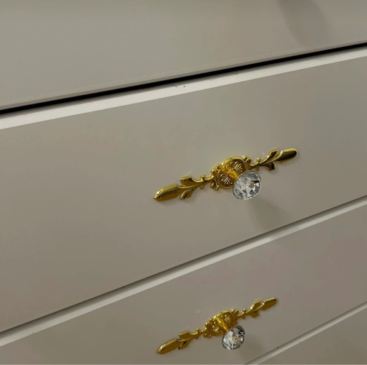 White 4-Drawer Dresser with Gold Crystal Knobs ⚽