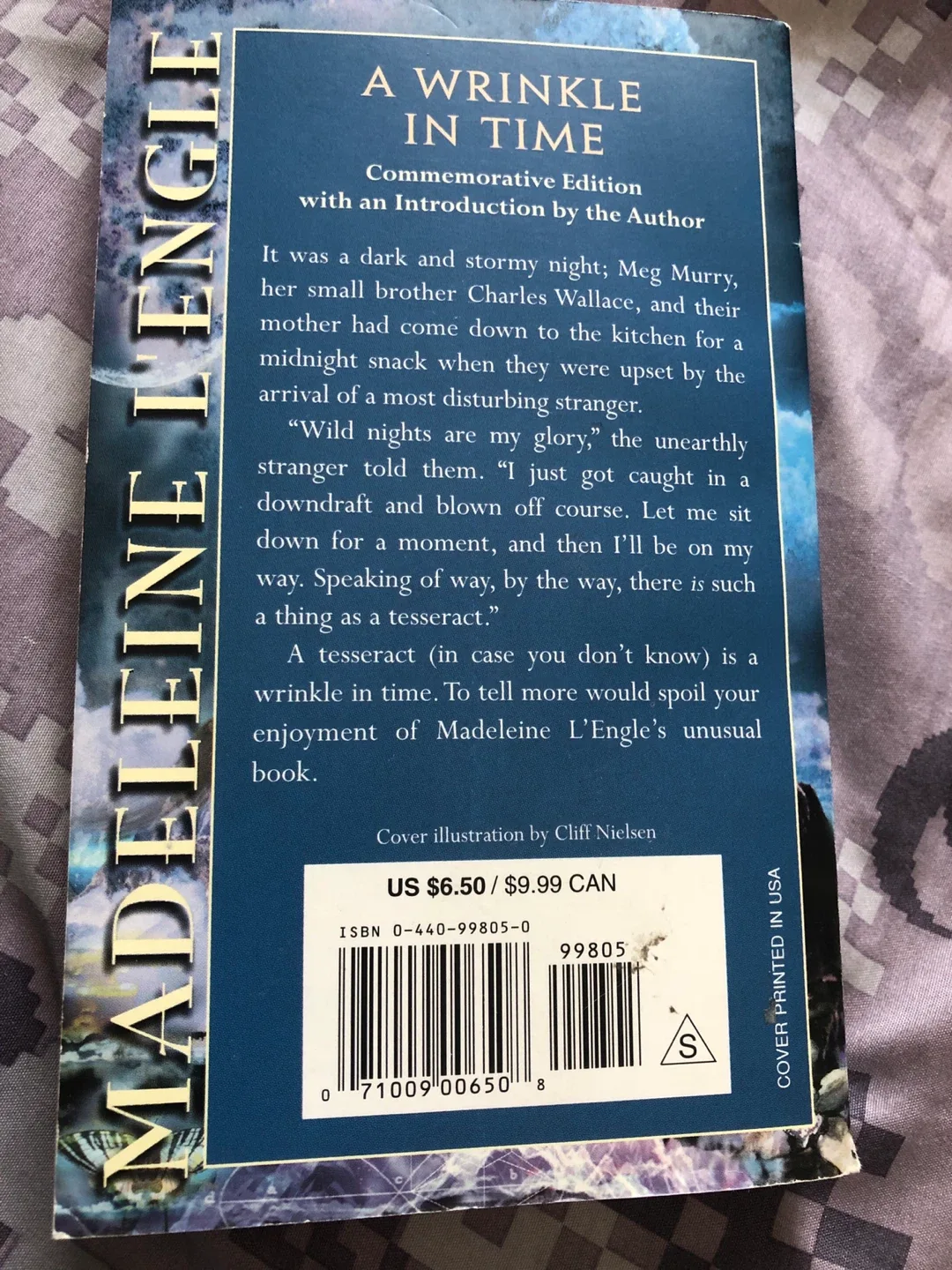 ⚽️ A Wrinkle in Time by Madeleine L'Engle - photo 2