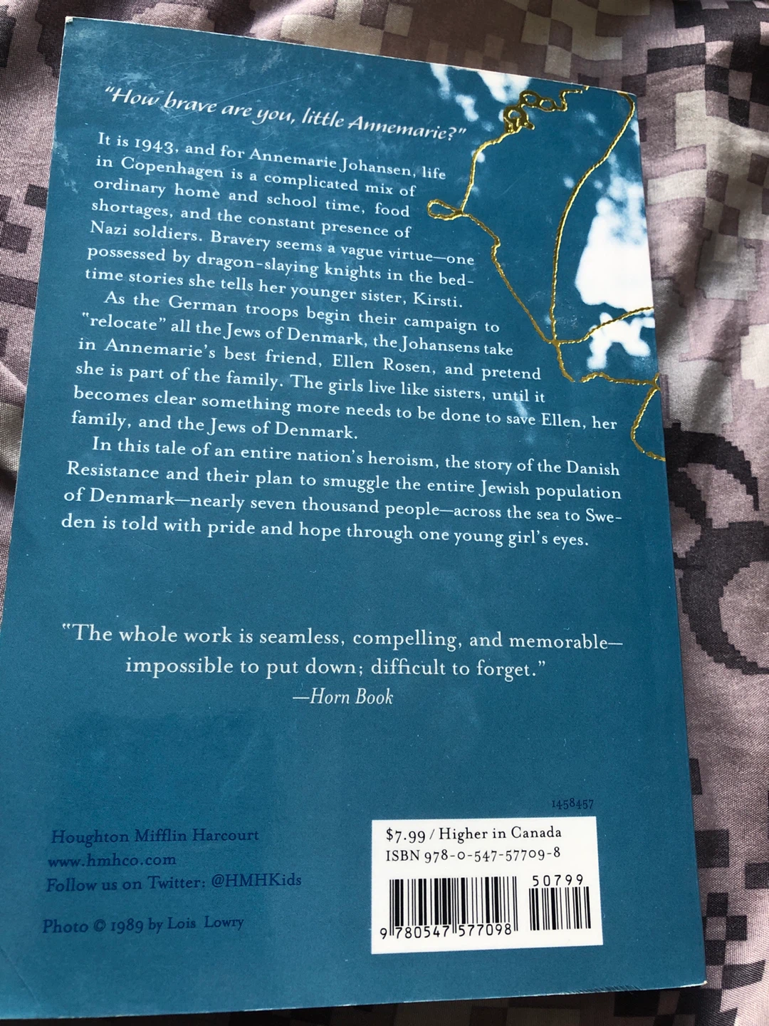 ⚽️ Number the Stars by Lois Lowry Book - photo 2