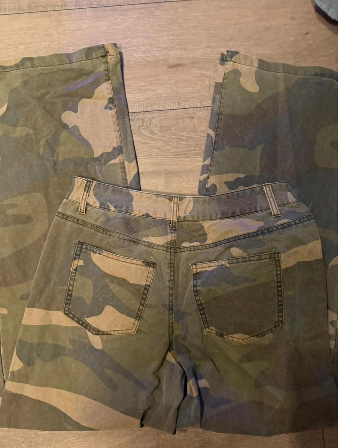 Brandy Melville Camo Cargo Pants - photo 4