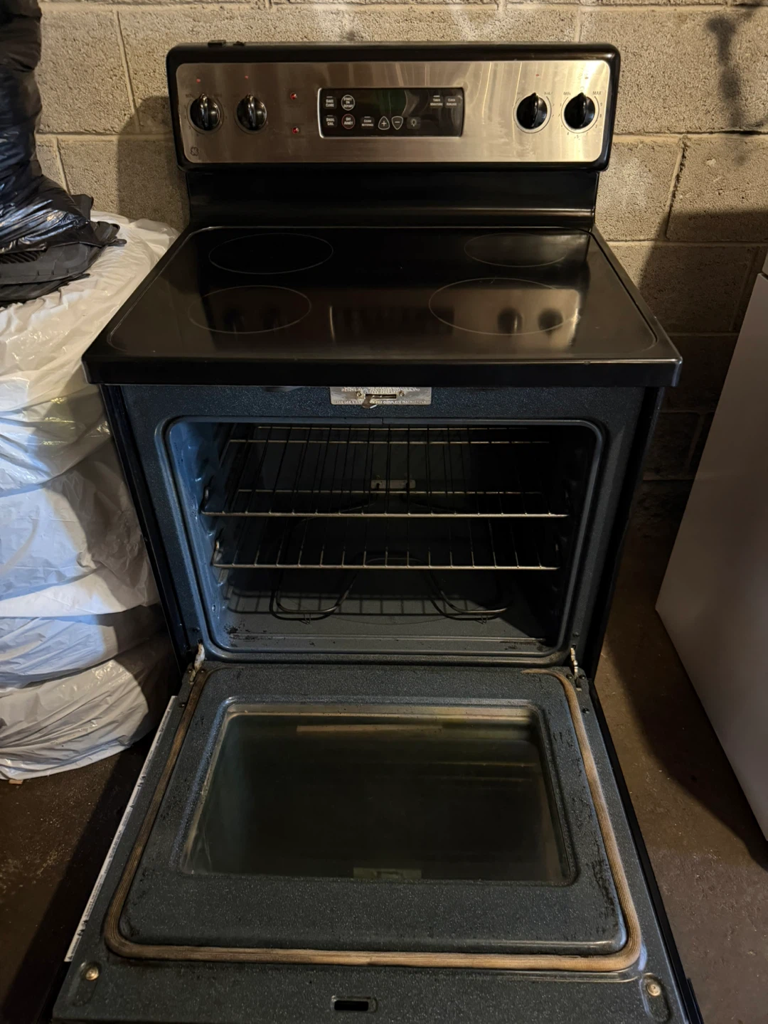 GE stainless steel stove - photo 3