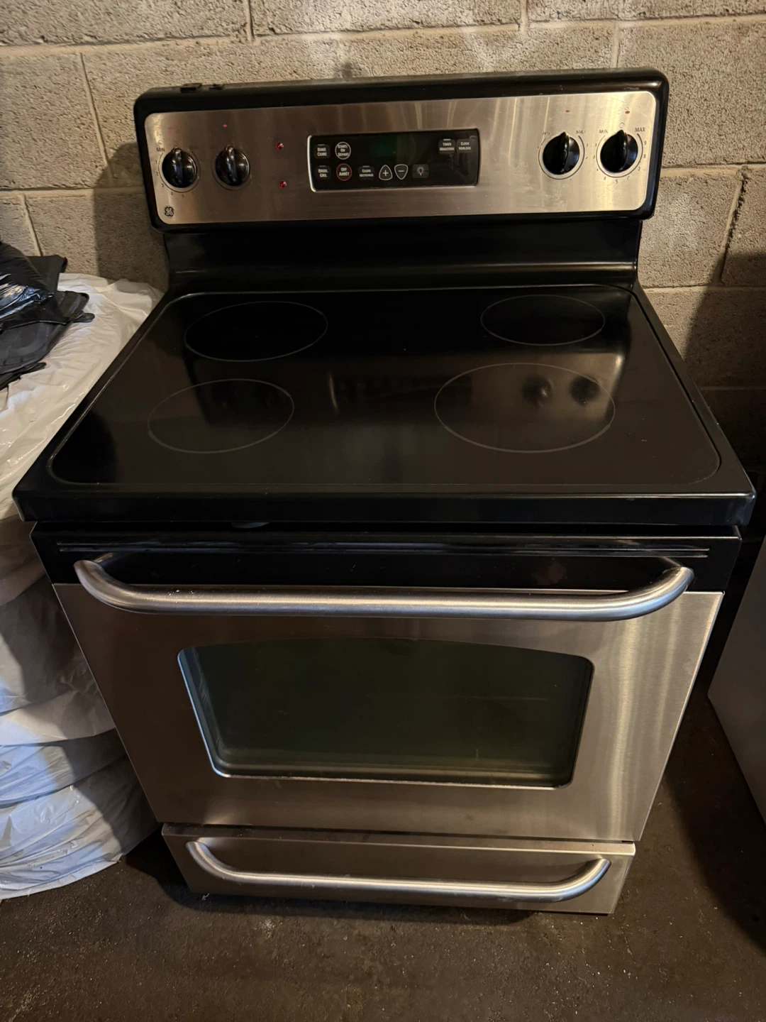 GE stainless steel stove - photo 2