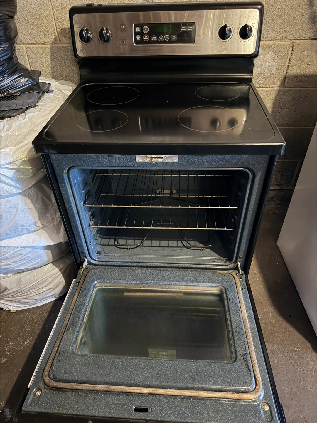 GE stainless steel stove - photo 5