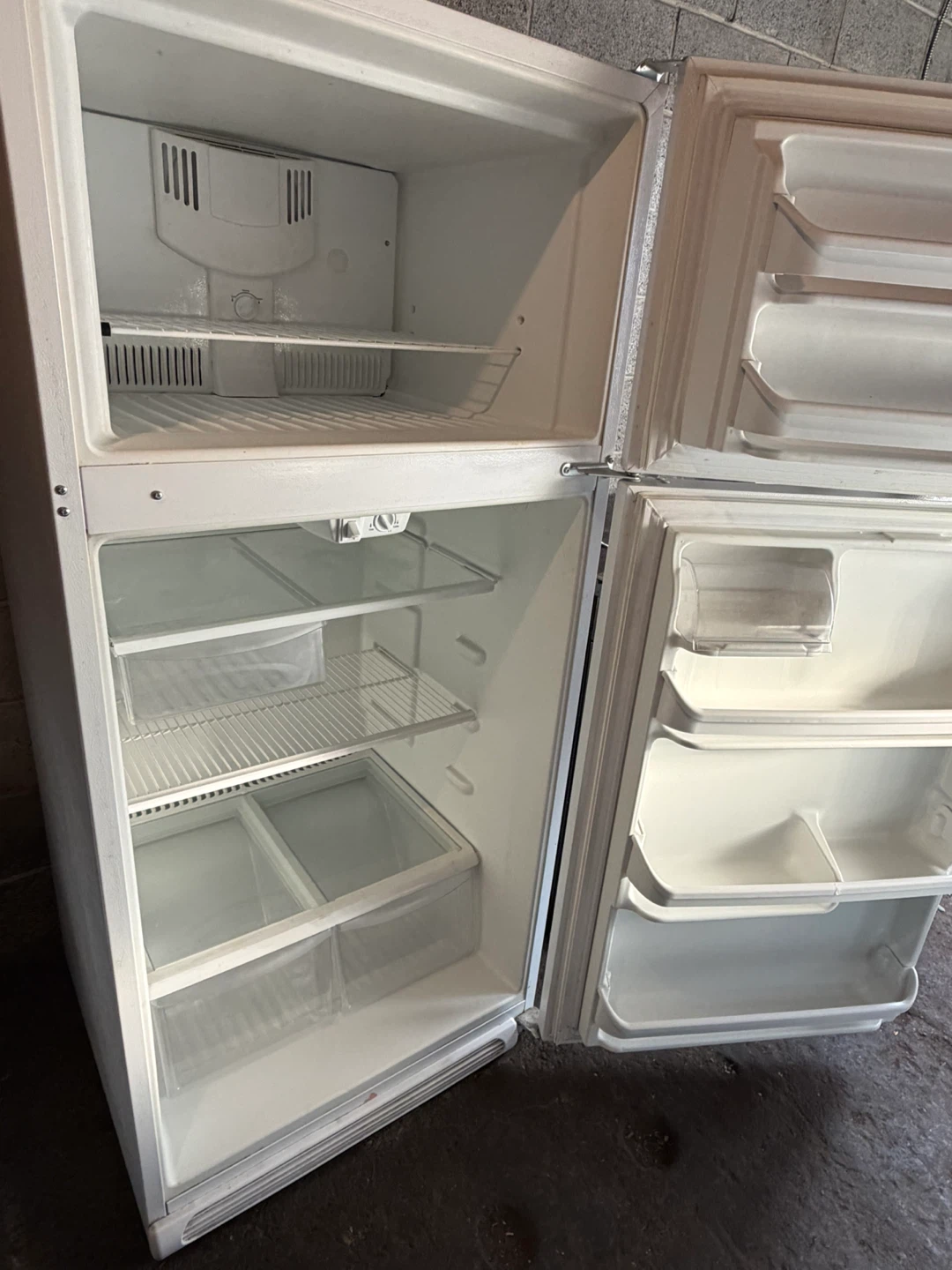 White Kenmore Top-Freezer Refrigerator - photo 4