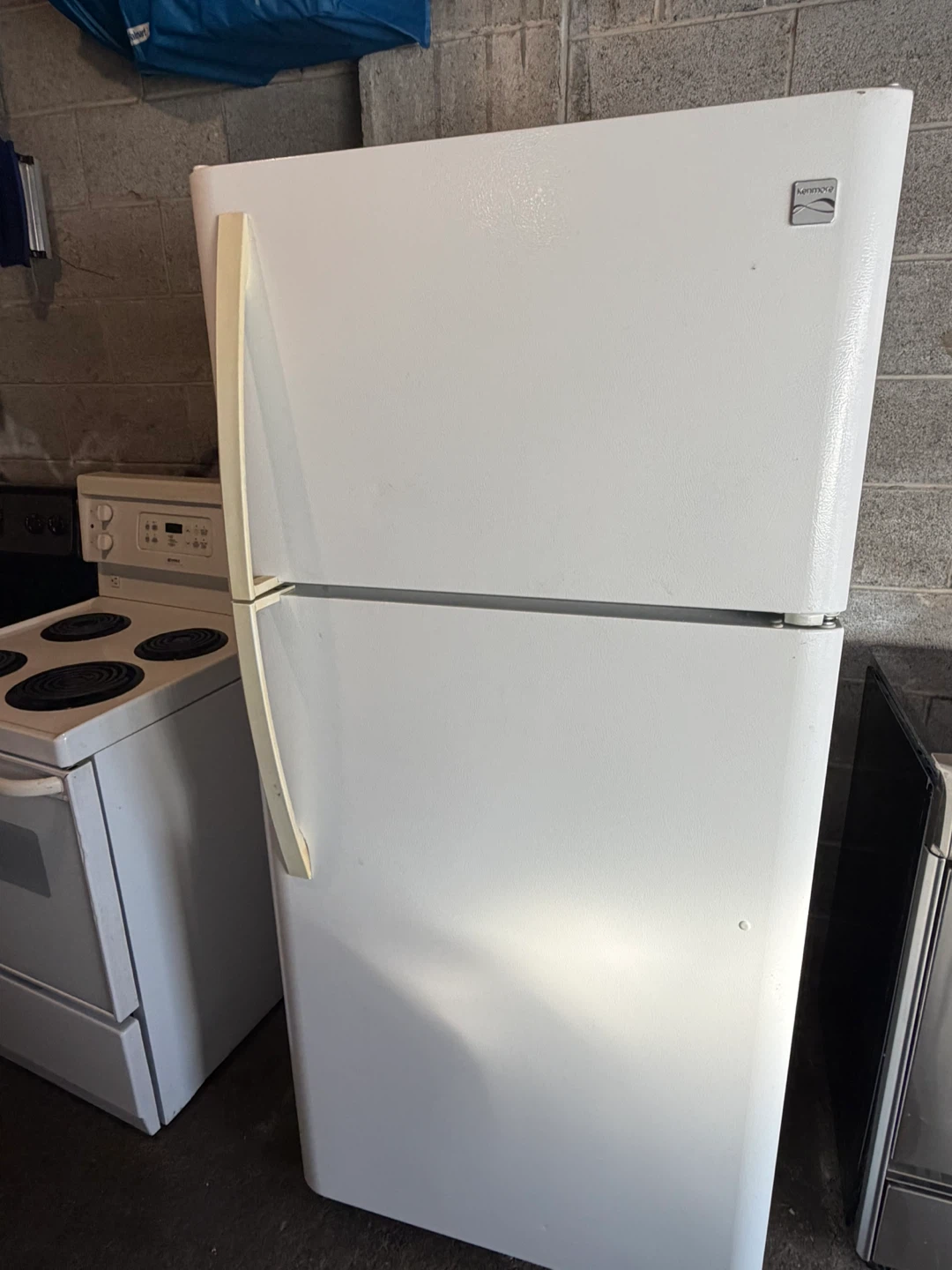 White Kenmore Top-Freezer Refrigerator - photo 2